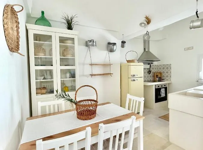 Tetti Bianchi - Deva's オストゥーニ